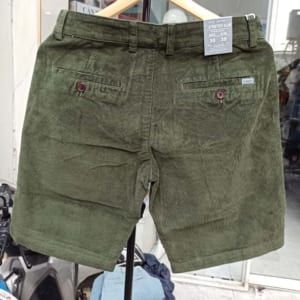 Quần short nhung pull & Bear màu xanh rêu