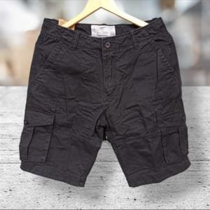 Quần short túi hộp màu đen