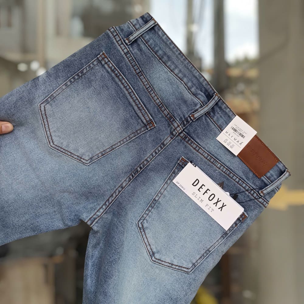 Chọn quần jean Defoxx rách nhẹ 250612, bạn sẽ cảm nhận được sự khác biệt từ chất liệu