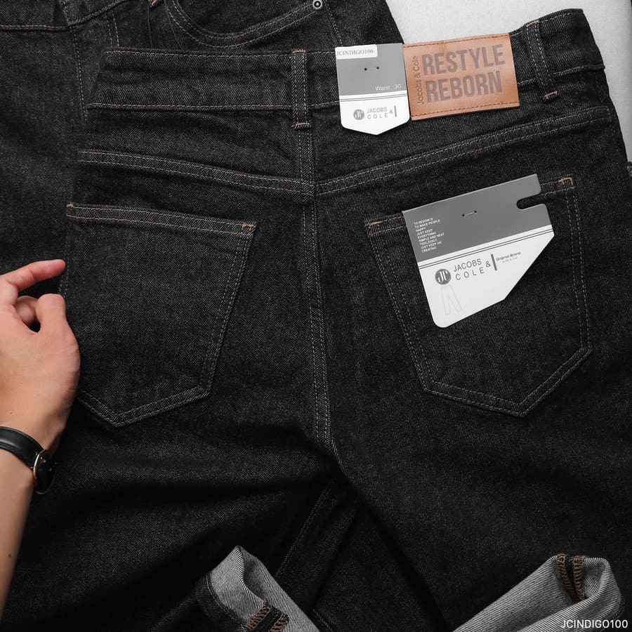 Quần jean Jacobs Cole đen indigo slim co giãn nhẹ được thiết kế theo form slim-fit ôm vừa