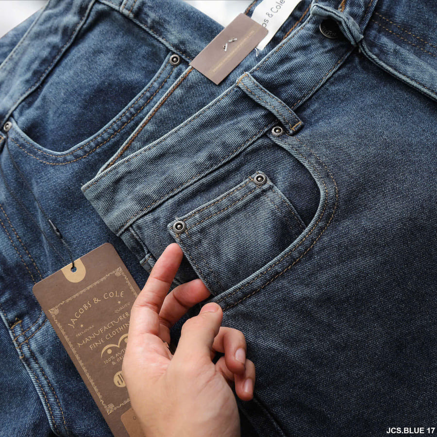 Quần jean Jacobs Cole xám xanh ống suông không co giãn phù hợp với nhiều kiểu áo – từ áo thun basic, sơ mi, áo hoodie
